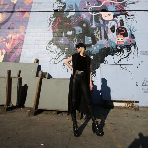 Black Knit Sleeveless Floor Length Cloak - Picture 3 of 6